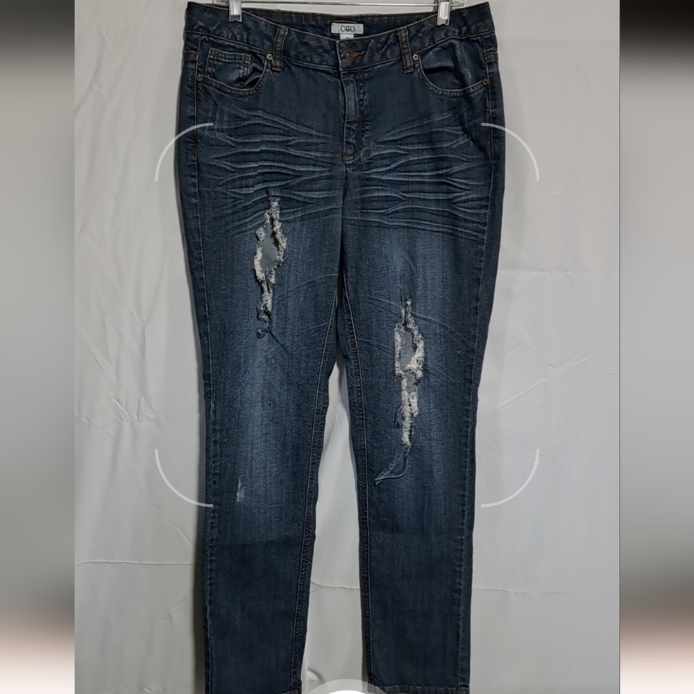 Cato Distressed - Picture 2 of 9